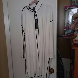 Marla Wynn duster white with black piping and matc
